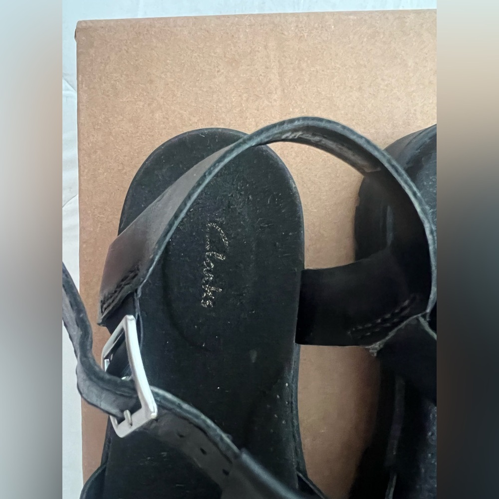 Clark’s Black Leather Fisherman Sandals Never-Worn - Picture 6 of 6